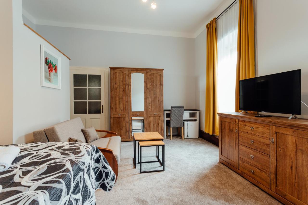 Aparthotel Botanicky Dvor à Banská Štiavnica Extérieur photo