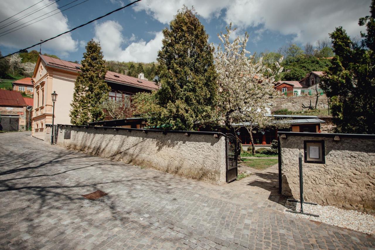 Aparthotel Botanicky Dvor à Banská Štiavnica Extérieur photo