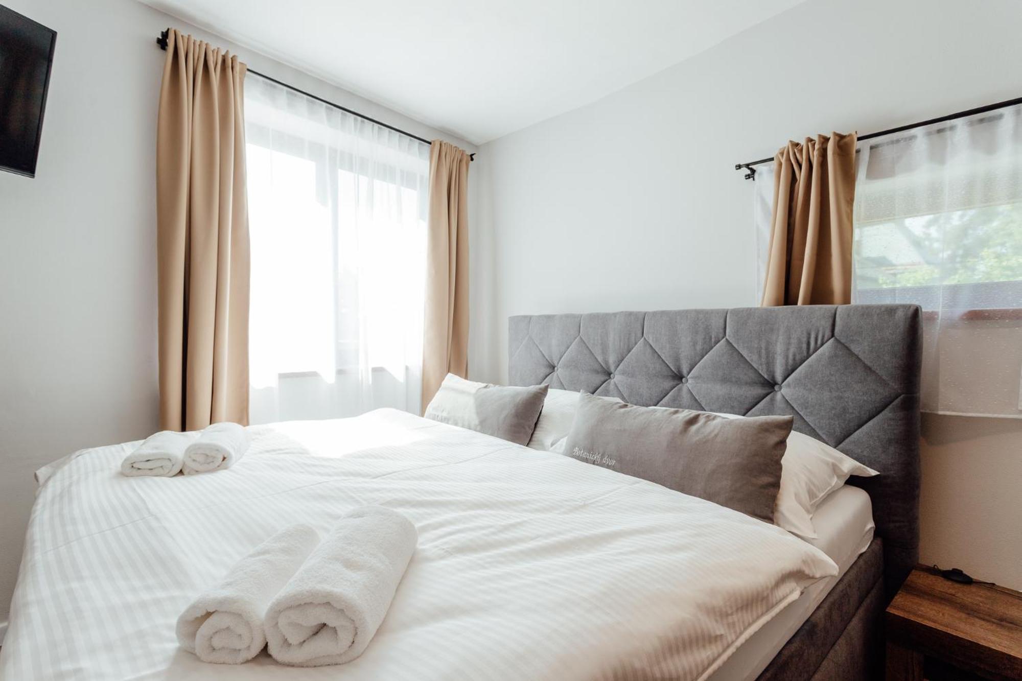 Aparthotel Botanicky Dvor à Banská Štiavnica Extérieur photo