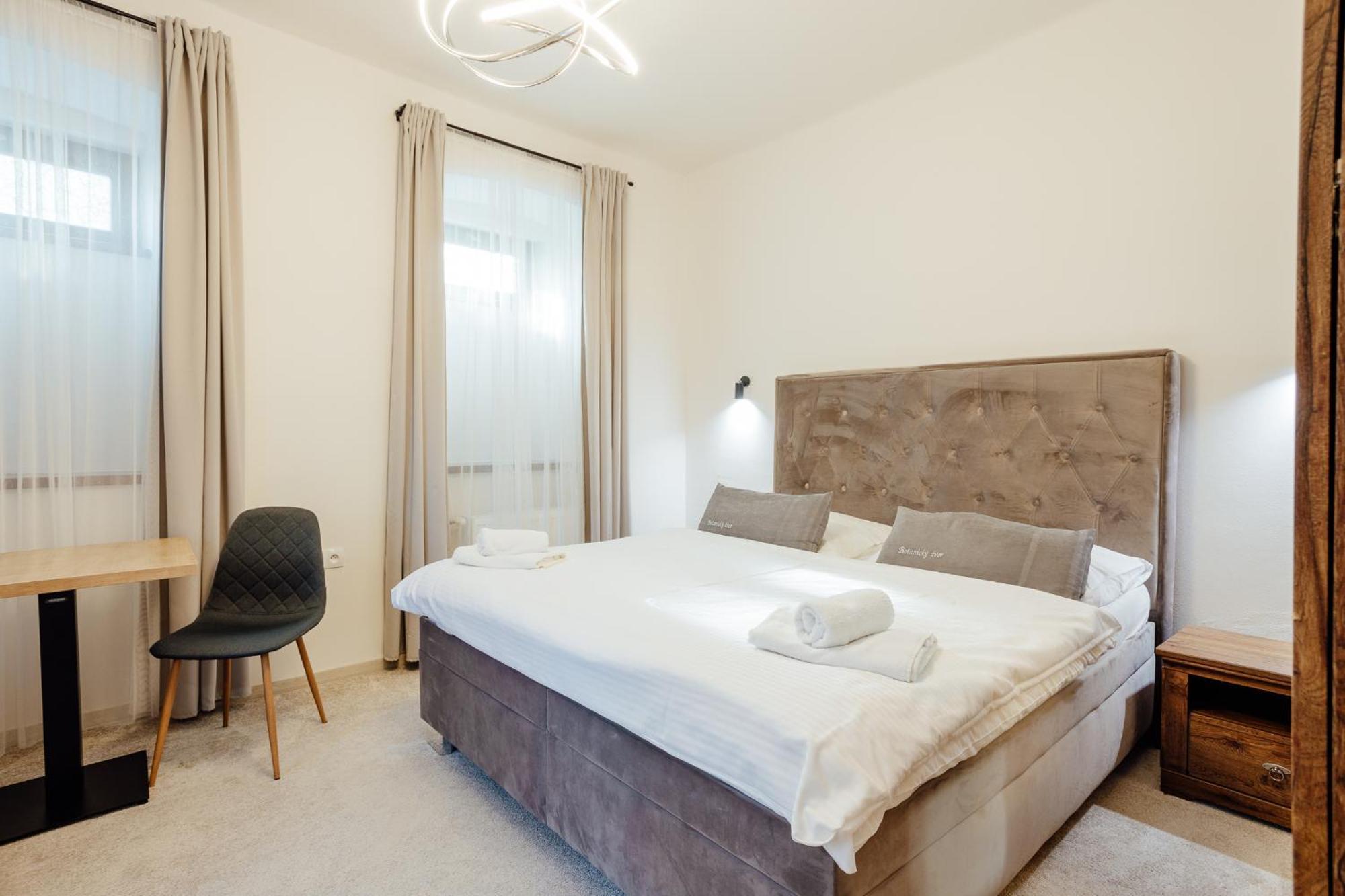 Aparthotel Botanicky Dvor à Banská Štiavnica Extérieur photo