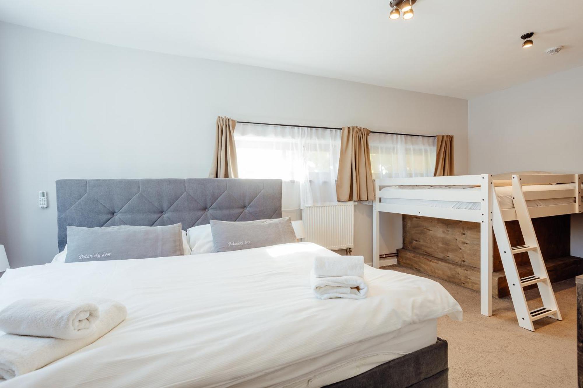Aparthotel Botanicky Dvor à Banská Štiavnica Extérieur photo