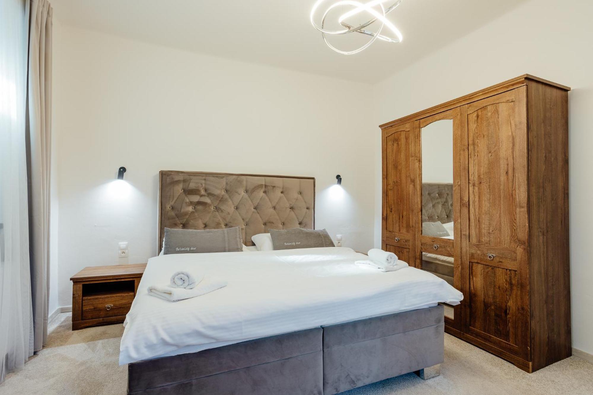 Aparthotel Botanicky Dvor à Banská Štiavnica Extérieur photo